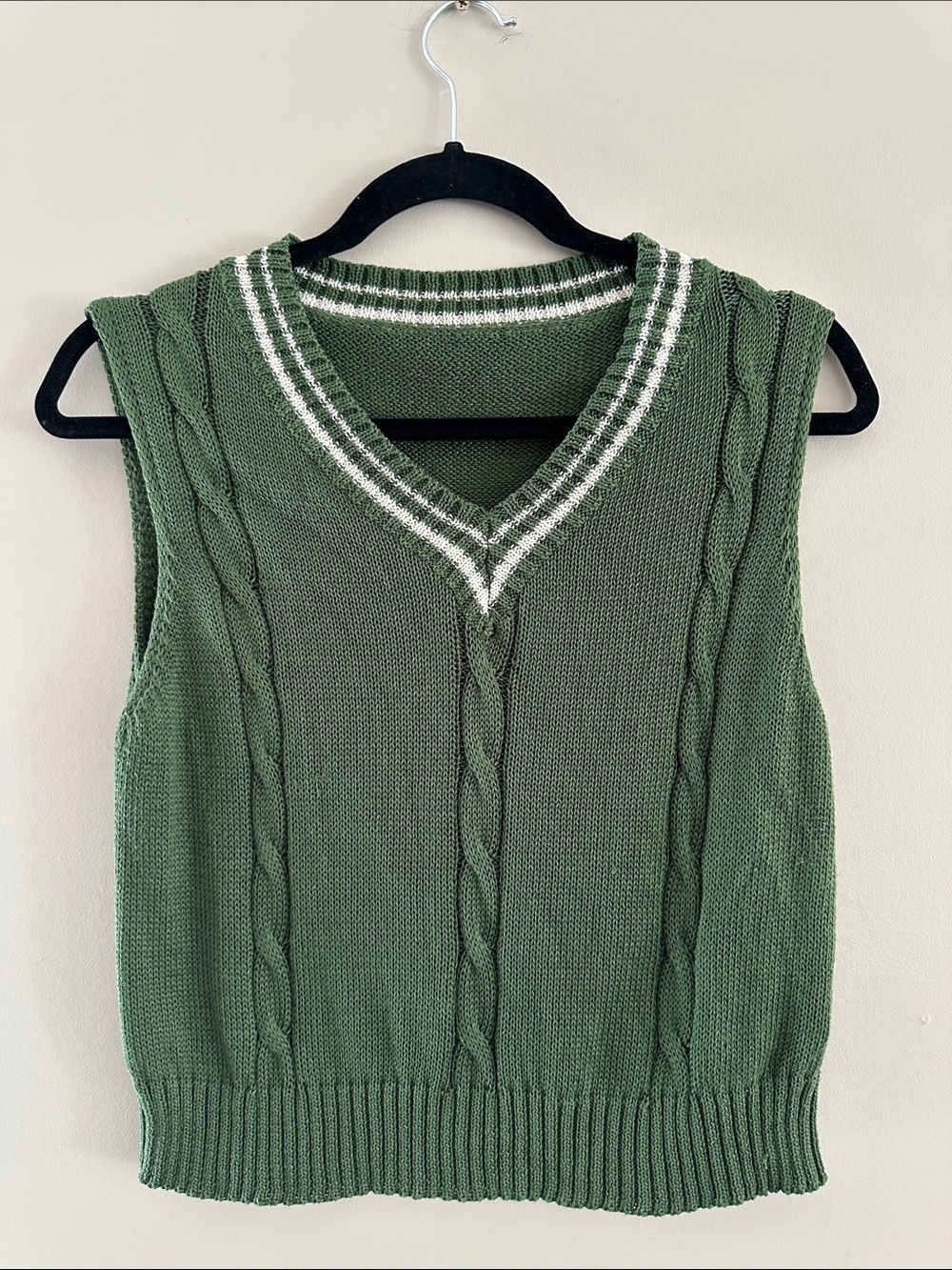 SHEIN Olive Green Cable-Knit V-Neck Sweater Vest with White Trim